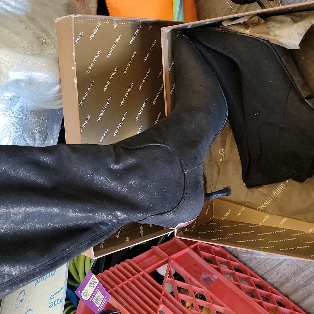 Donald j pliner size 6.5 knee high boots